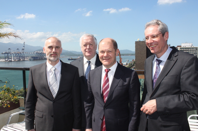 HZG Institute Directors Norbert Huber and Hans von Storch, Mayor Olaf Scholz, Head of the State Office Stefan Herms